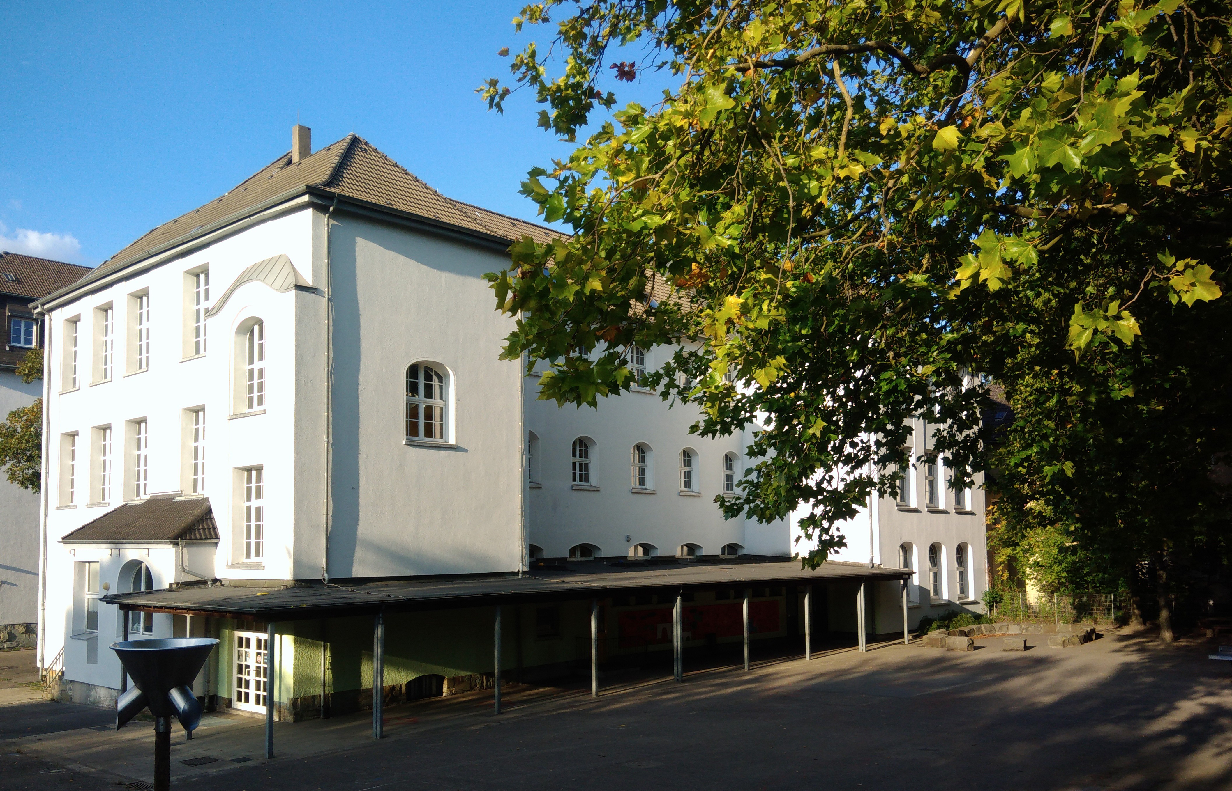 Foto des Schulgebäudes